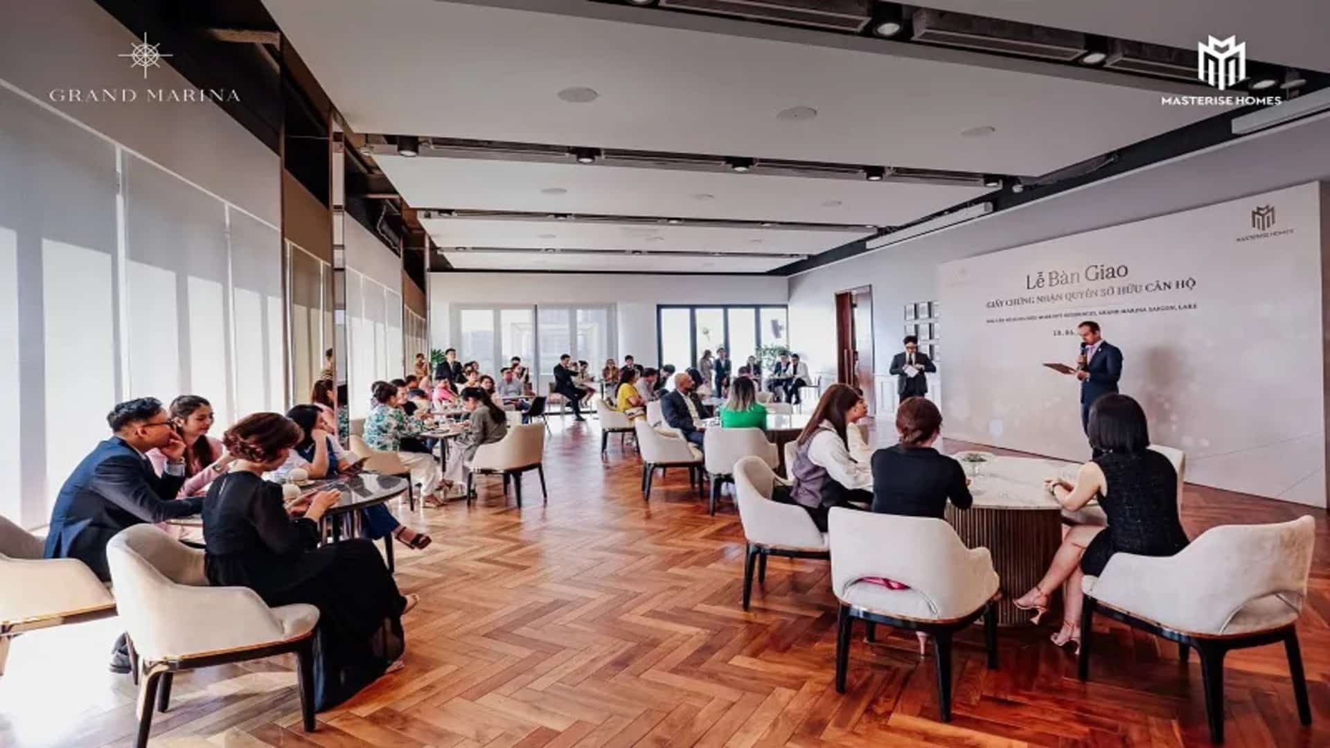 Cột mốc trao sổ hồng tại tòa Lake Tower: Bảo chứng uy tín và trách nhiệm của chủ đầu tư