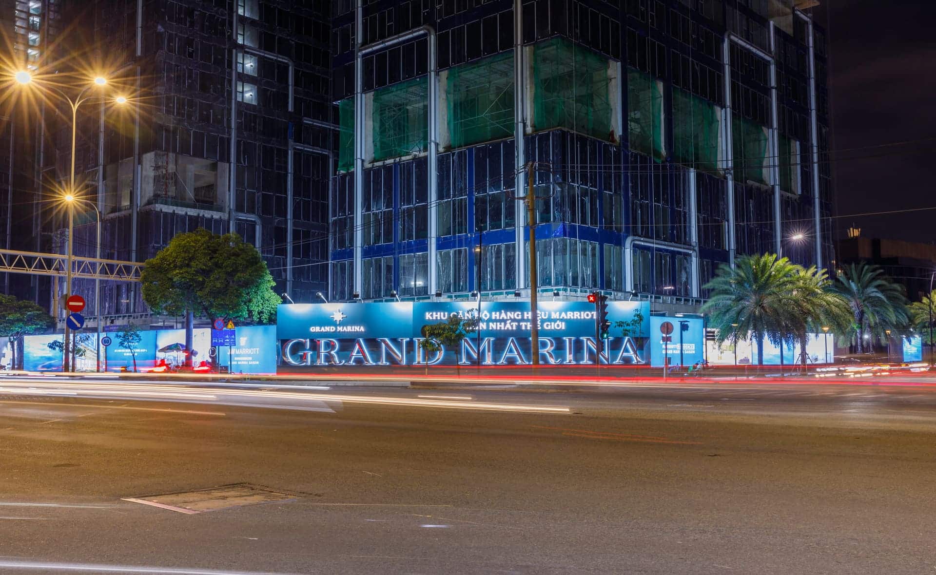 Công trường dự án Grand Marina Saigon đang hối hả thi công hoàn thiện những khâu cuối cùng. Tòa nhà gấp rút chuẩn bị bàn giao căn hộ chất lượng cao cho quý cư dân đúng tiến độ trong năm 2024.