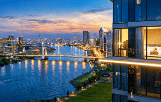 Ban công rộng mở từ căn hộ Grand Marina Saigon đón trọn làn gió mát lành và tầm nhìn toàn cảnh sông Sài Gòn. Nơi gia chủ thư thái thưởng ngoạn cảnh sắc lung linh của thành phố mỗi khi hoàng hôn xuống.